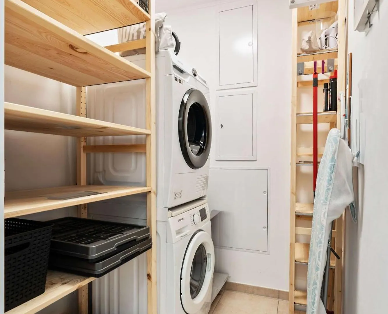 アパート A Stylish Retreat In Esch Urban Landscapeアパートメント ルクセンブルク
