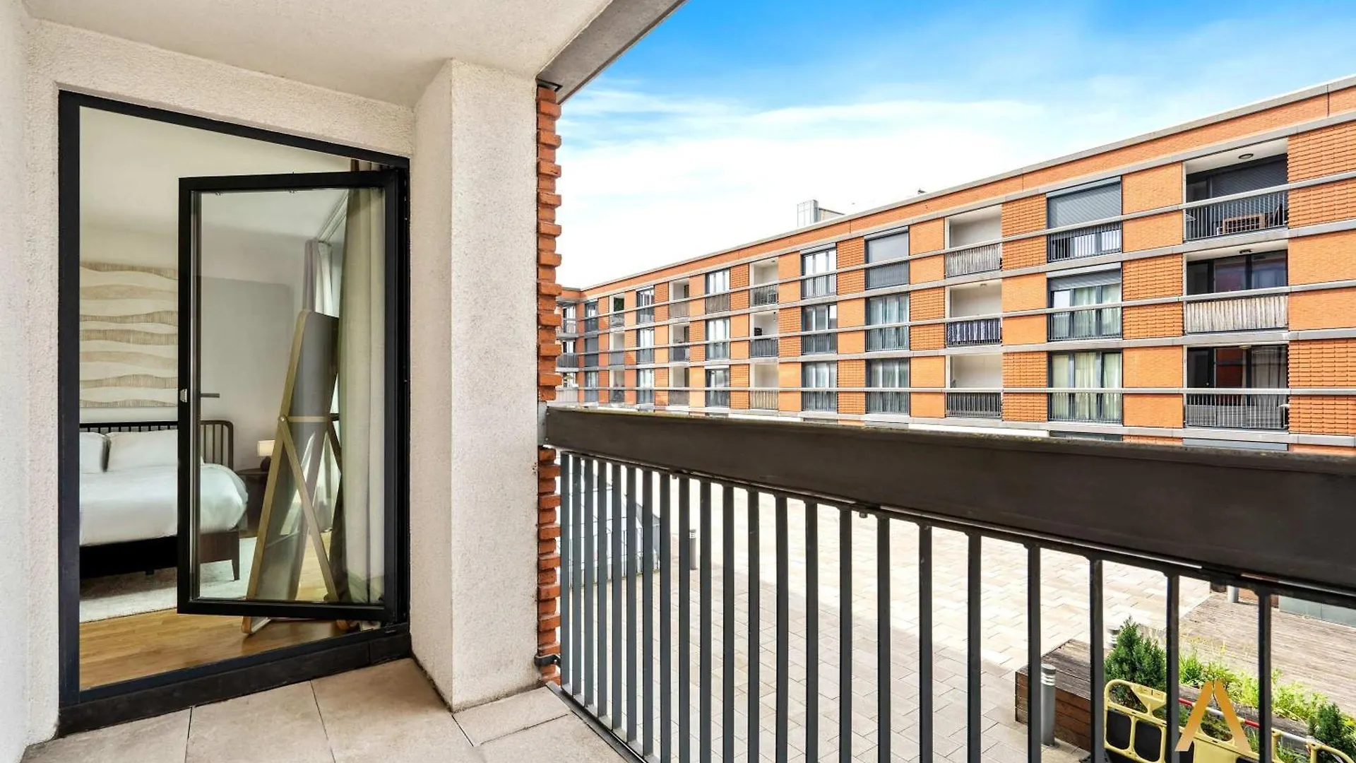 アパート A Stylish Retreat In Esch Urban Landscapeアパートメント ルクセンブルク
