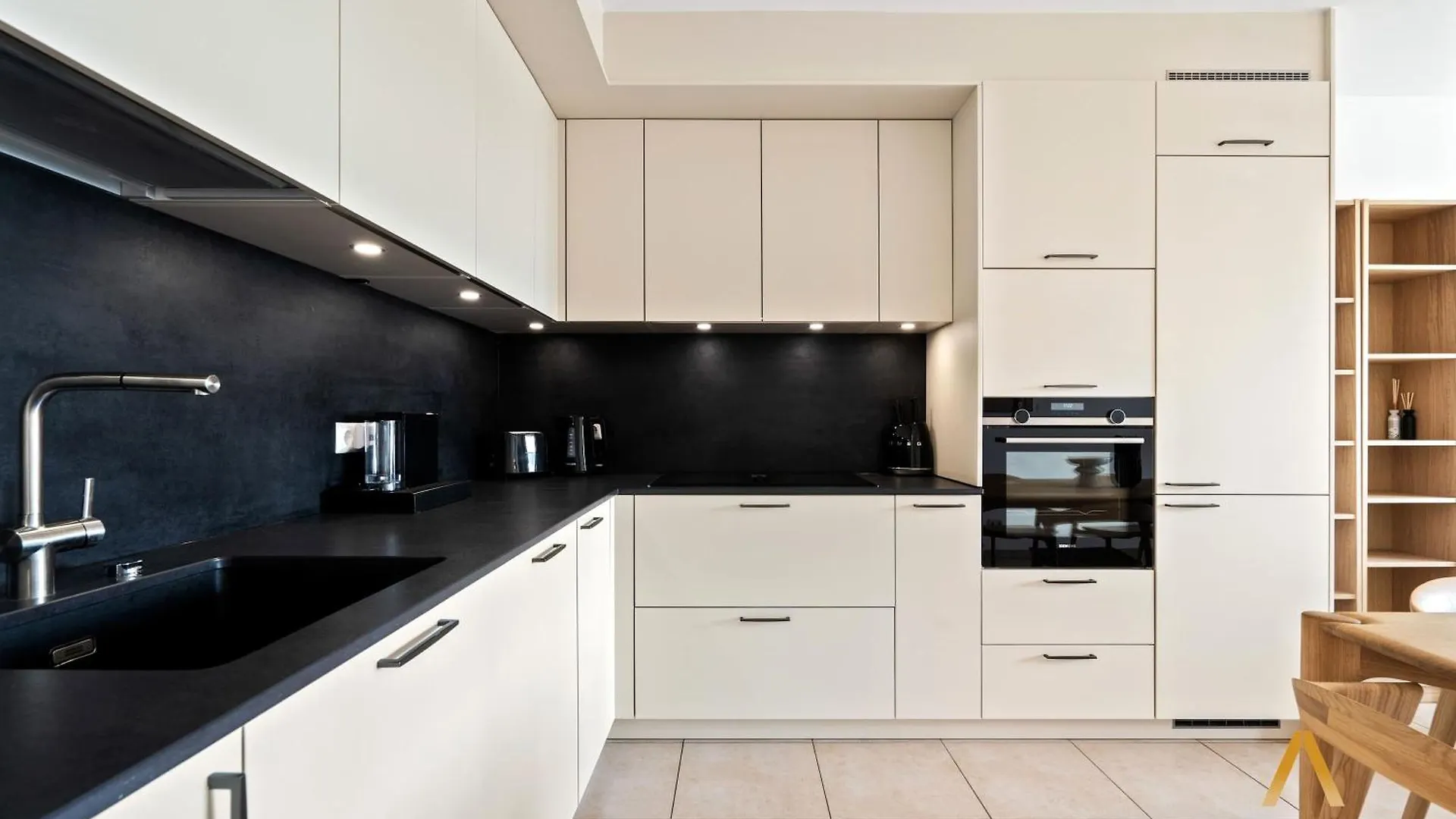 A Stylish Retreat In Esch Urban Landscapeアパートメント アパート